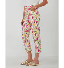 Load image into Gallery viewer, Peony Print Capris