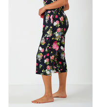 Load image into Gallery viewer, Yummy Capri Pant - Flower