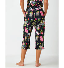 Load image into Gallery viewer, Yummy Capri Pant - Flower