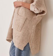Load image into Gallery viewer, Chunky Knit Pocket Wrap