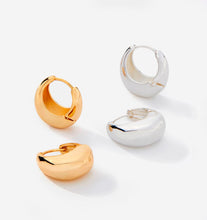 Load image into Gallery viewer, Chunky Hoop Earrings
