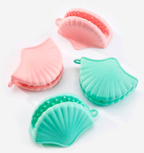 Load image into Gallery viewer, Seashell Oven Mitt