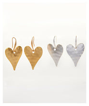 Load image into Gallery viewer, Airy Heart Earrings