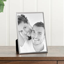 Load image into Gallery viewer, Lino Silver Trim Frame - 5x7
