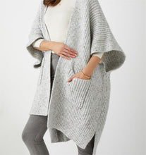 Load image into Gallery viewer, Chunky Knit Pocket Wrap
