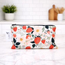 Load image into Gallery viewer, Colibri Canada - Strawberry Patch Reusable Snack Bag - Medium
