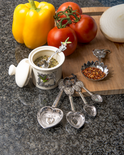 Load image into Gallery viewer, Measuring Spoons - Hearts
