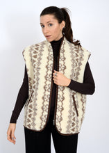 Load image into Gallery viewer, Banff Sherpa Vest
