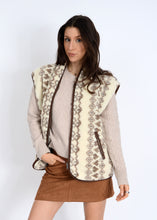 Load image into Gallery viewer, Banff Sherpa Vest
