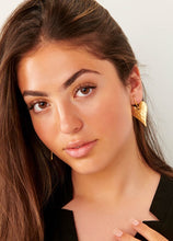 Load image into Gallery viewer, Airy Heart Earrings
